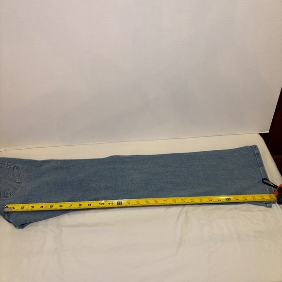 Levi's 725 High Rise Women's Light Blue Distressed Jeans Bootcut Size 25x30 - Picture 6 of 12